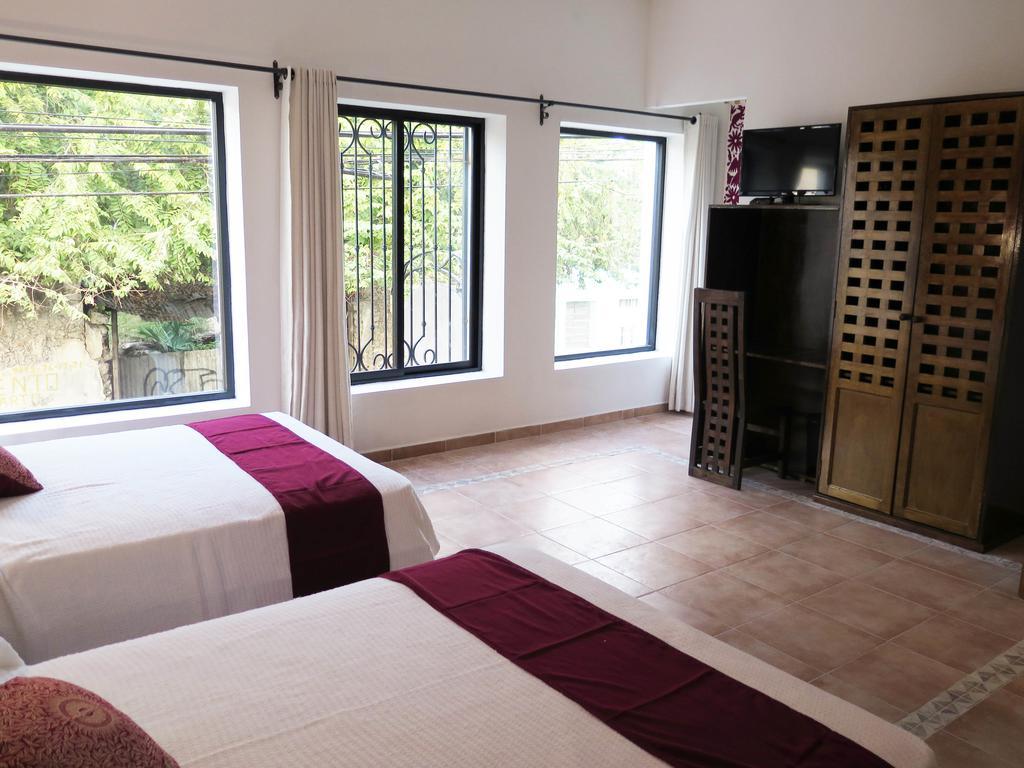 Hotel Aries Y Libra Merida Exterior photo