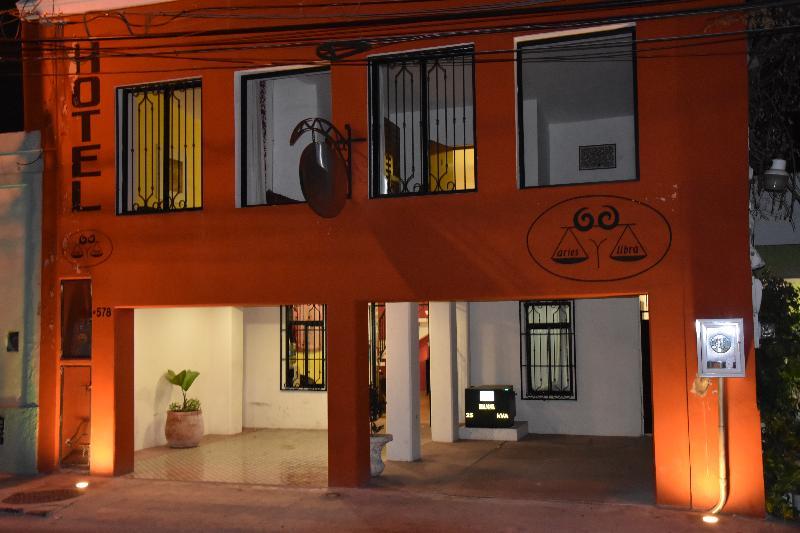 Hotel Aries Y Libra Merida Exterior photo